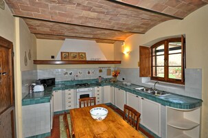Horno, placa de cocina, lavavajillas, utensilios de cocina