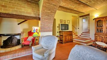 Panoramic-Villa, 5 Schlafzimmer, eigener Pool (Villa Rachele) | Wohnzimmer | Fernseher