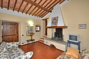 Panoramic Villa, 5 Bedrooms, Private Pool (Villa Rachele) | Living area | TV