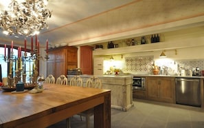 Panoramic House, 2 Bedrooms (Villa Nova) | Private kitchen | Full-size fridge, microwave, oven, stovetop