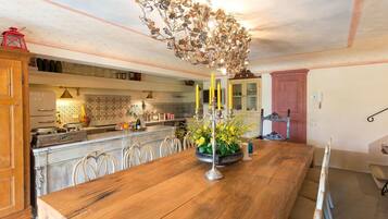 Panoramic House, 2 Bedrooms (Villa Nova) | Private kitchen | Full-sized fridge, microwave, oven, stovetop