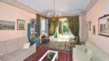 Vila Panorama, beberapa kamar (Villa Lorenza) | Ruang keluarga | TV layar datar