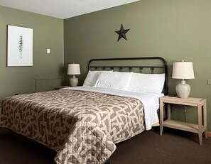 Comfort Suite | Individually decorated, laptop workspace, blackout curtains - The Trail Inn - Grantsburg (Grantsburg)