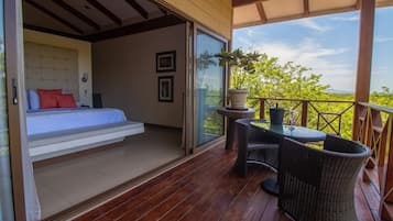 Cortinas blackout, wifi gratis y ropa de cama