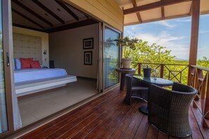 Blackout drapes, free WiFi, bed sheets - Rancho Humo Estancia (San Antonio)