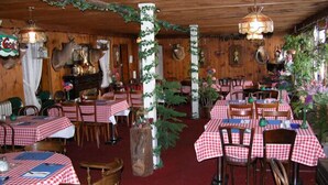 Dinner served - Colonial inn (Pine Hill)
