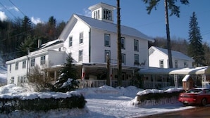 Exterior - Colonial inn (Pine Hill)