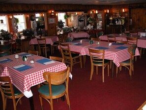 American cuisine - Colonial inn (Pine Hill)
