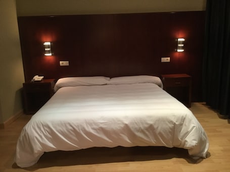 Habitación. Hotel Arcea Villaviciosa