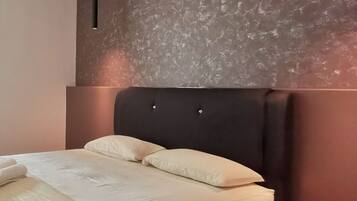 Deluxe Double Room, 1 Queen Bed | Desk, iron/ironing board, free WiFi