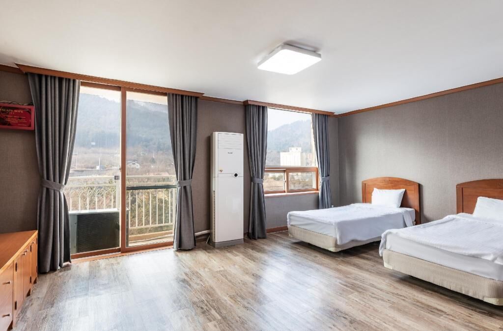 1 habitación, cortinas blackout, wifi gratis y ropa de cama 