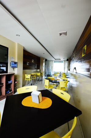 Daily full breakfast (PHP 95 per person)