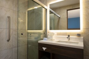 Shower, free toiletries, hair dryer, towels - Holiday Inn Express Merida Centro by IHG (Mérida)