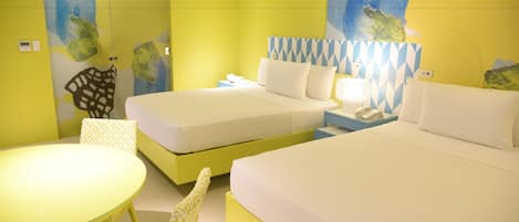 Deluxe-huone (Superior) | Tallelokero huoneessa, työpöytä