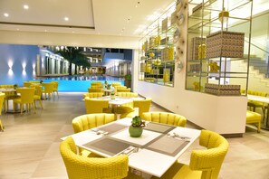 Breakfast served, beach views  - Astoria Current (Boracay Island)