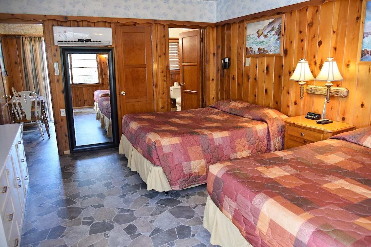 Deluxe Double Room | Iron/ironing board, free WiFi, bed sheets