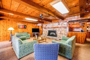 Télévision à écran plat de 32 pouces avec chaînes par câble, télévision