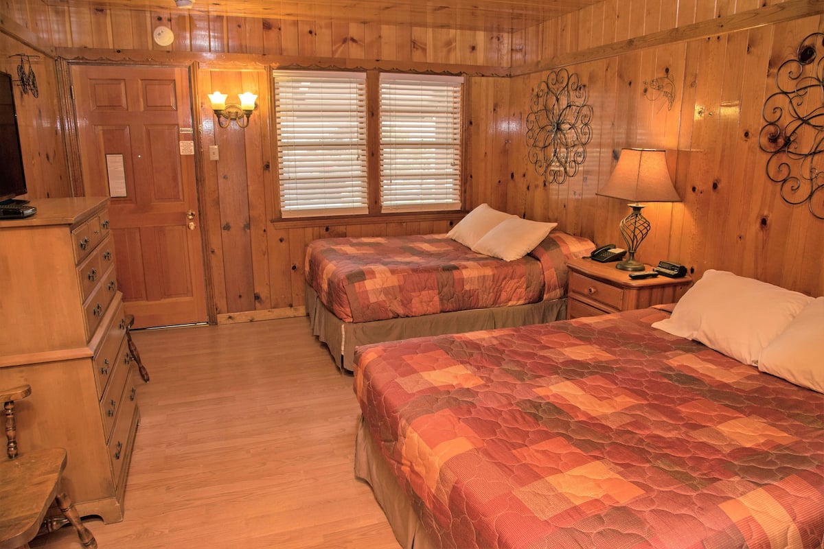 Double Room | Iron/ironing board, free WiFi, bed sheets