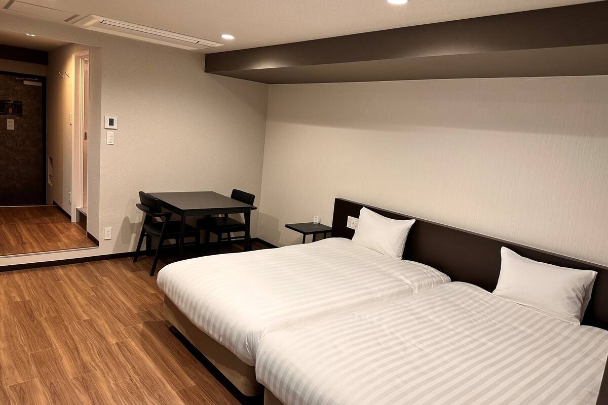 basic twin room, non smoking | hypo-allergenic bedding, individually decorated, individually furnished