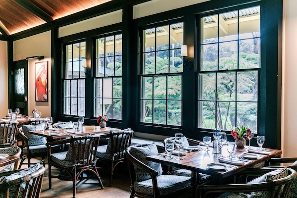 Breakfast, lunch and dinner served