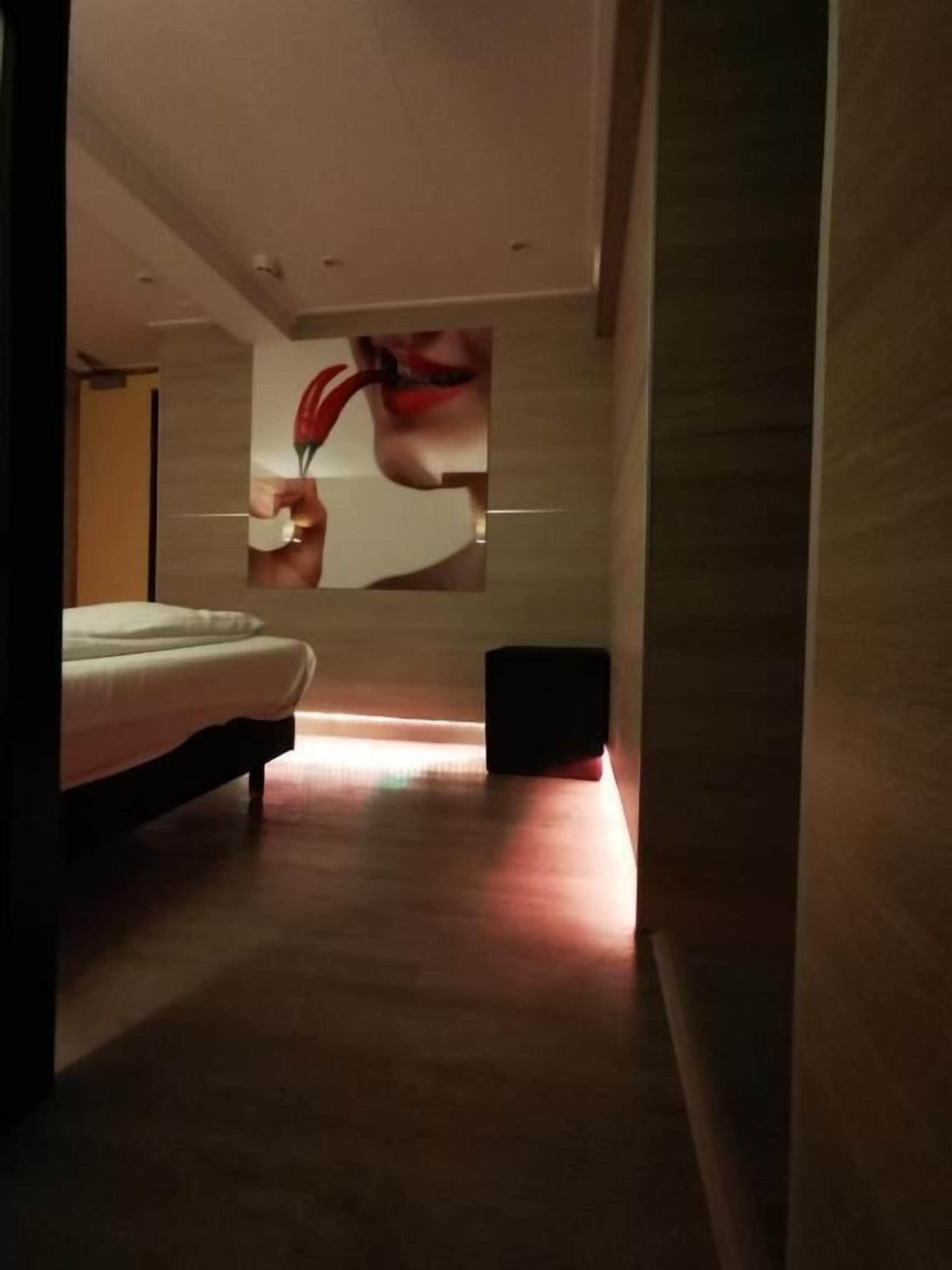 Verduisterende gordijnen, gratis wifi, beddengoed