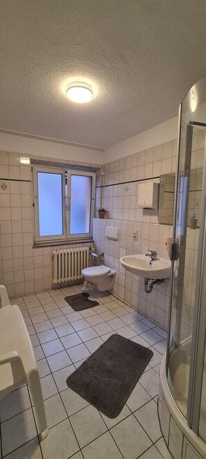 Basic Single Room, Shared Bathroom | Bathroom