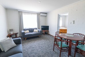 Deluxe Apartment, Jetted Tub | Living area | Flat-screen TV - Bremer Bay Resort (Bremer Bay)