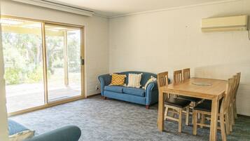 Appartement Familial, 2 chambres, cÎté cour intérieure | Coin séjour