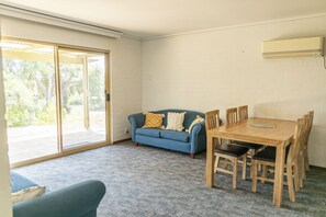 Family Apartment, 2 Bedrooms, Courtyard Area | Living area | Flat-screen TV - Bremer Bay Resort (Bremer Bay)