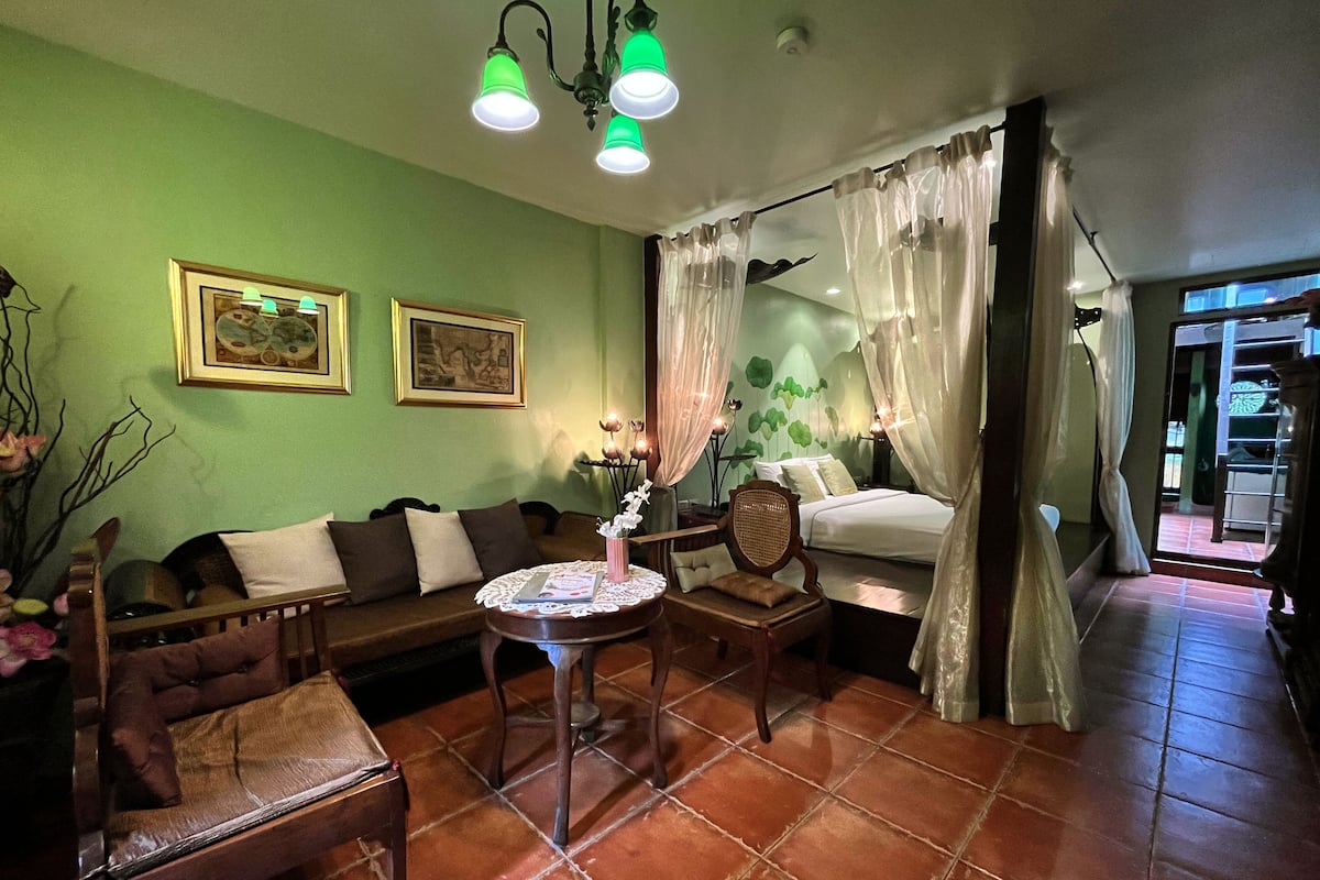 1 bedroom, in-room safe, iron/ironing board, bed sheets