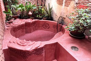 مغطس/حوض استحمام عميق