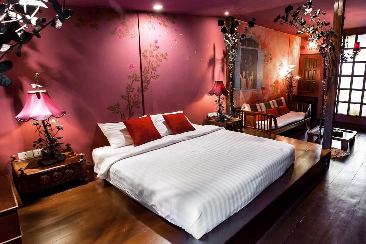 1 bedroom, in-room safe, iron/ironing board, bed sheets