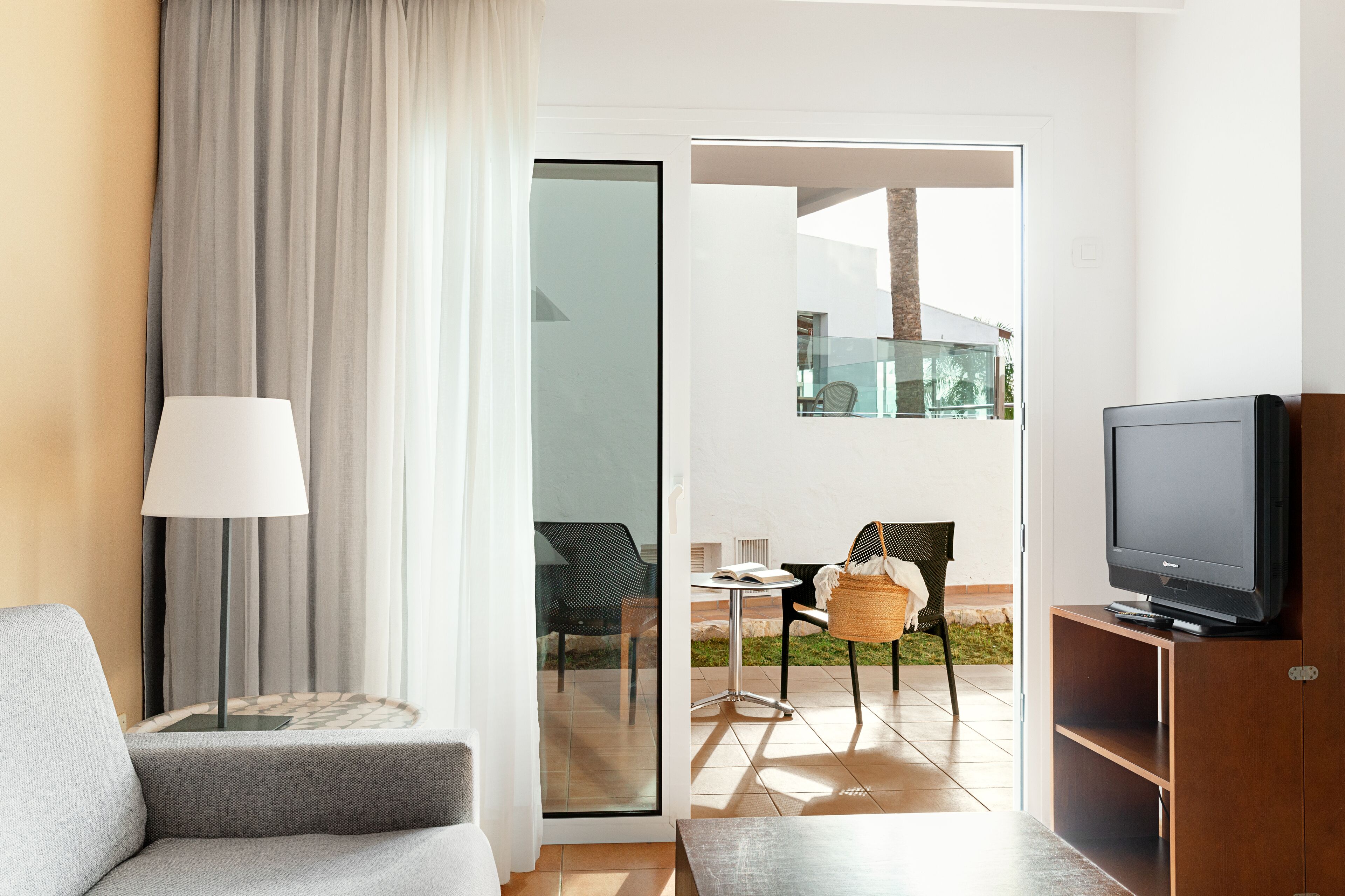 In-room safe, individually furnished, iron/ironing board, free WiFi