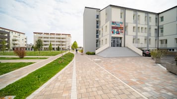 Vista frontal de la propiedad