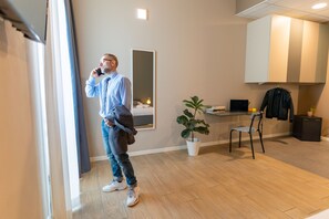 Chambre Simple, 1 lit une place, non-fumeurs | Coffres-forts dans les chambres, décoration personnalisée