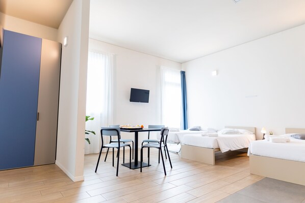 Familienzimmer, Mehrere Betten, Nichtraucher | Zimmersafe, individuell dekoriert, individuell eingerichtet