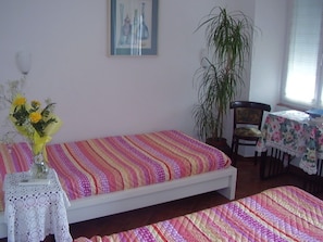 Twin Room, Private Bathroom (External) | Frette Italian sheets, down comforters, desk, soundproofing - B&B Gens Julia (Trieste)