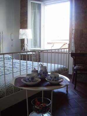 Camera doppia, bagno in camera | Lenzuola Frette, copriletto in piuma, una scrivania, insonorizzazione