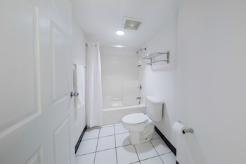 Combined shower/tub, towels at Holiday Terrace Beachfront Hotel, a By The Sea Resort