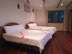 Biệt thự dành cho gia đình, 2 phòng ngủ, quang cảnh biển | Két bảo mật tại phòng, bàn, bàn ủi/dụng cụ ủi quần áo, bộ trải giường 