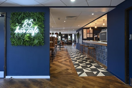 Lobby. Travelodge Cambridge Orchard Park