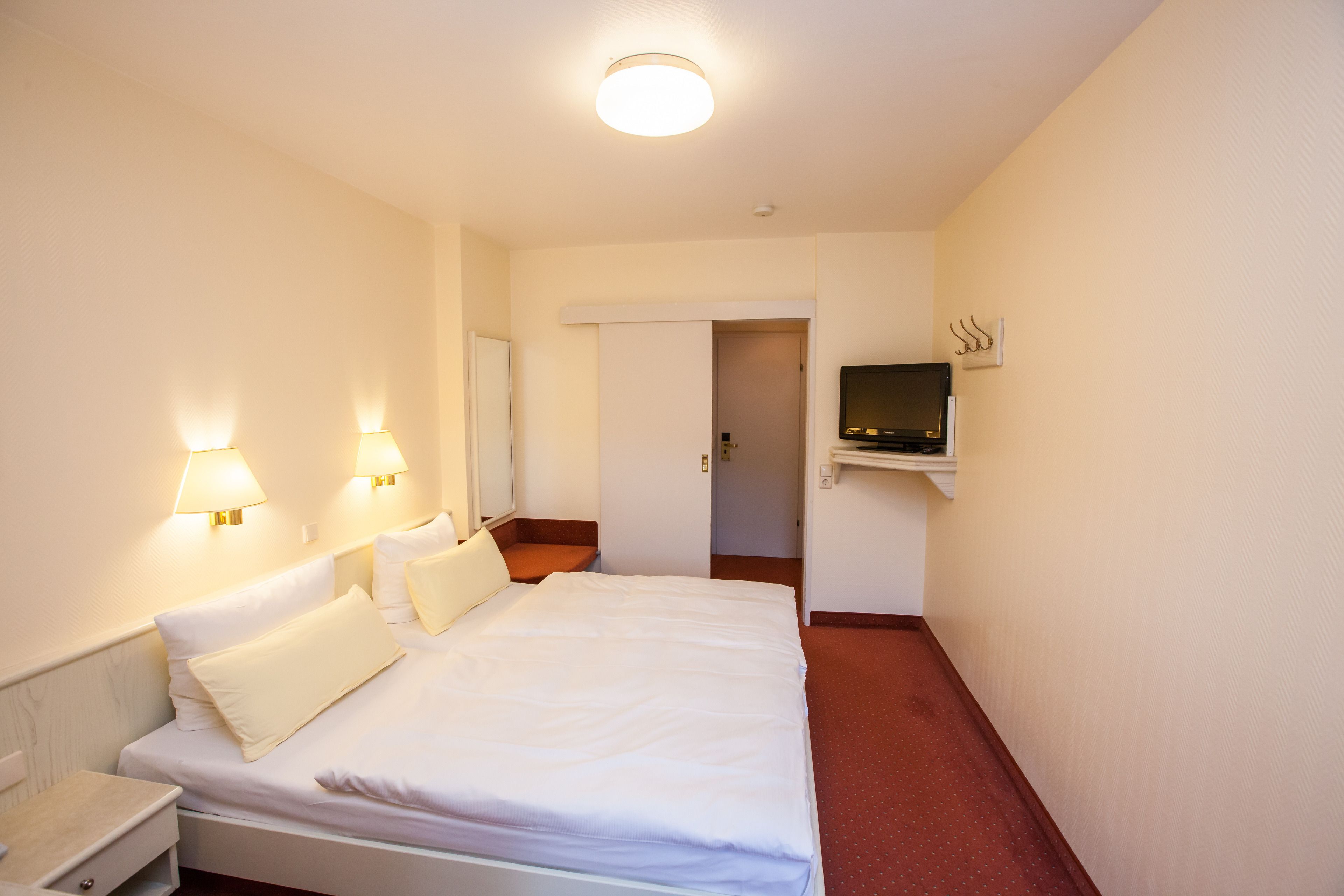 standard double room, balcony, river view | hypo-allergenic bedding, in-room safe, desk, iron/ironing board