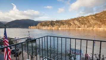 Superior-Doppelzimmer, Balkon, Flussblick | Balkon