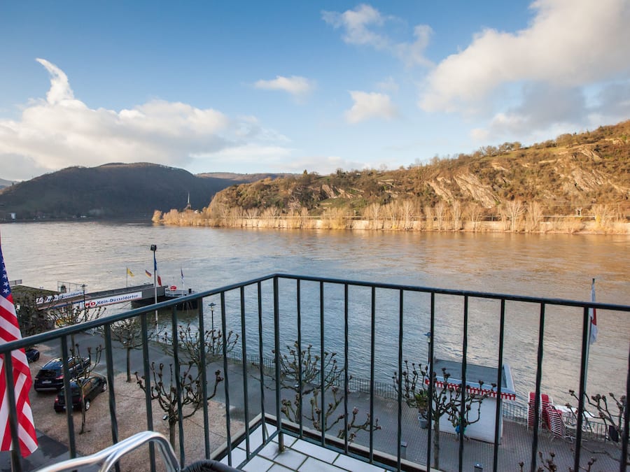 Quarto casal superior, sacada, vista para o rio | Sacada