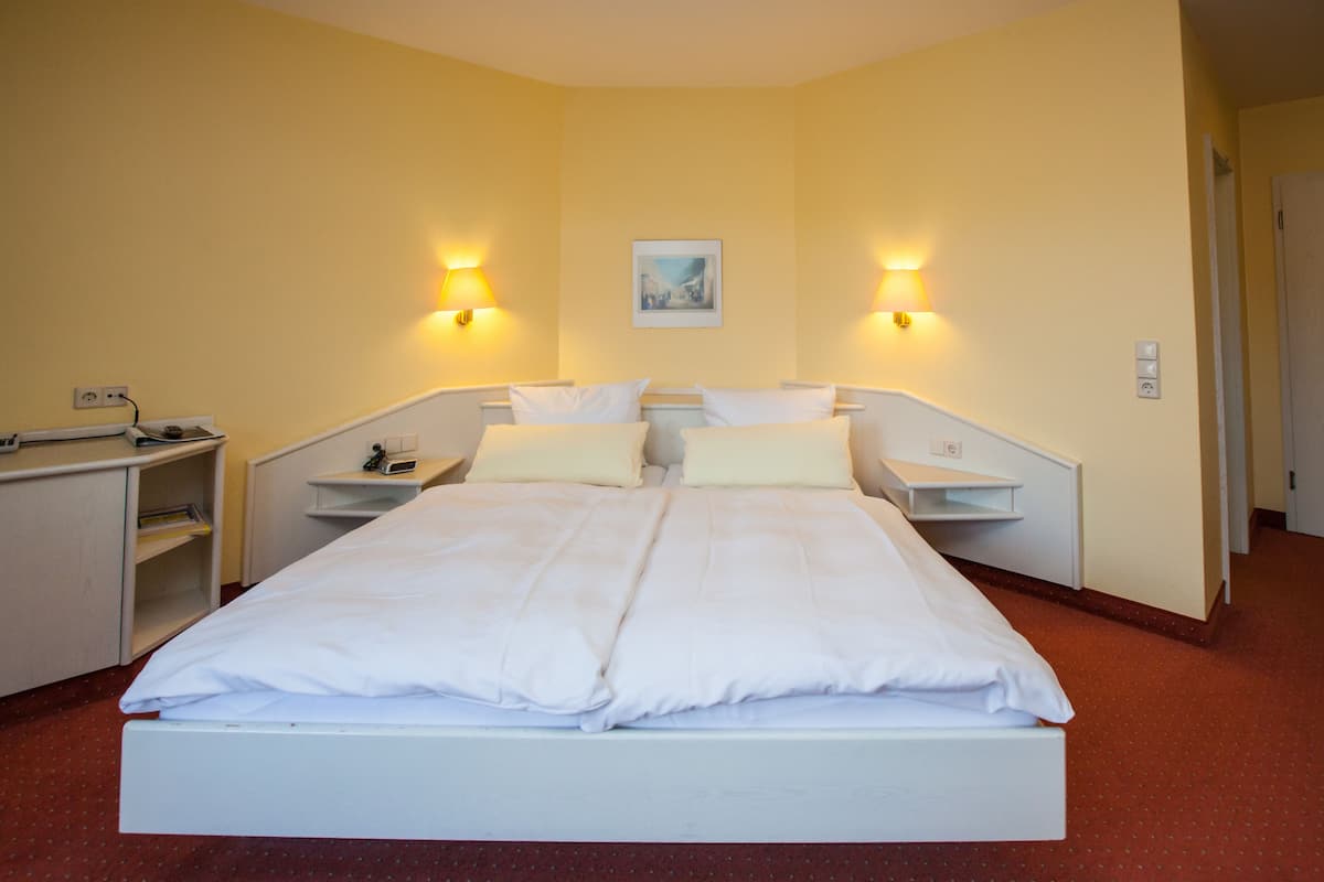 Comfort Double Room, Balcony, River View | Hypo-allergenic bedding, in-room safe, desk, iron/ironing board