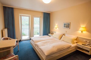 Superior Double Room, Balcony, River View | Hypo-allergenic bedding, in-room safe, desk, iron/ironing board - Hotel Garni Gunther (Boppard)