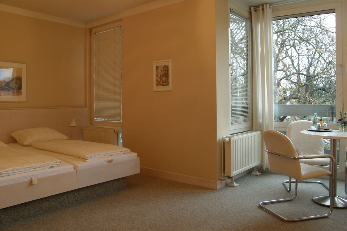 Zimmersafe, individuell dekoriert, VerdunkelungsvorhÀnge