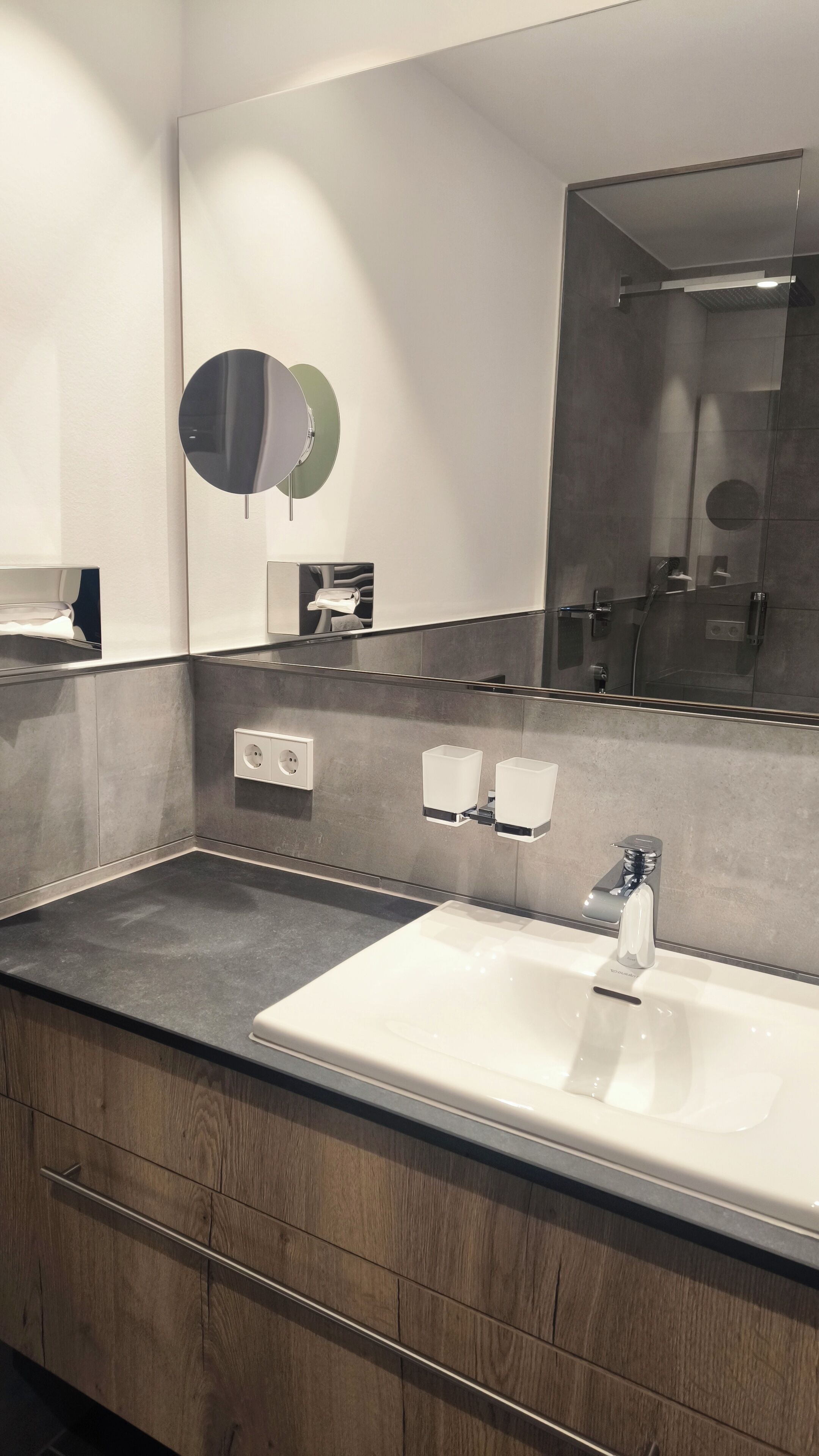 business double room | bathroom | hair dryer, towels, soap, shampoo