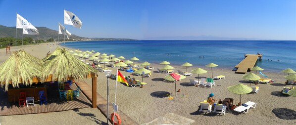 Private beach, free beach cabanas, sun-loungers, beach umbrellas - Denizati Holiday Village (Menderes)