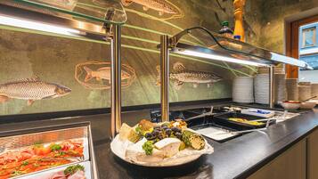 Daily buffet breakfast (EUR 17.5 per person)